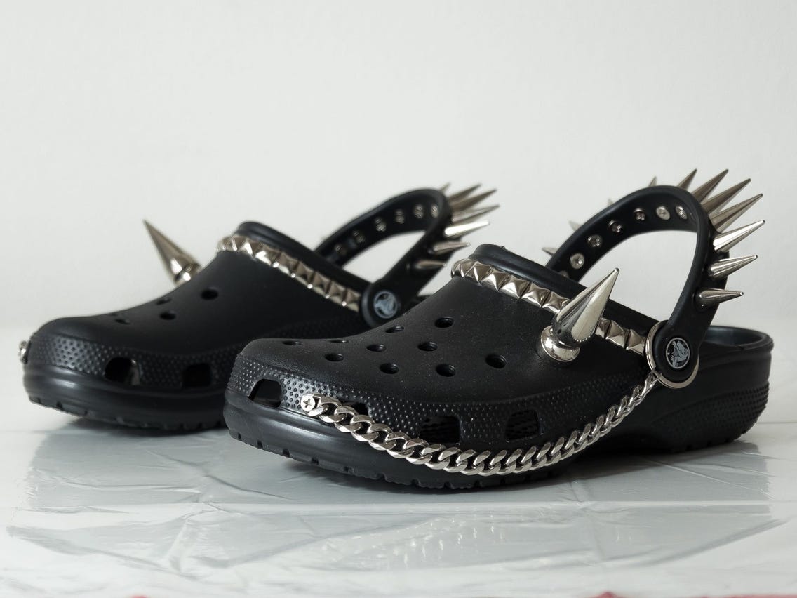 Detail Emo Crocs Nomer 2