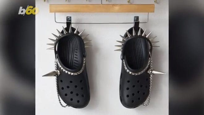 Detail Emo Crocs Nomer 41