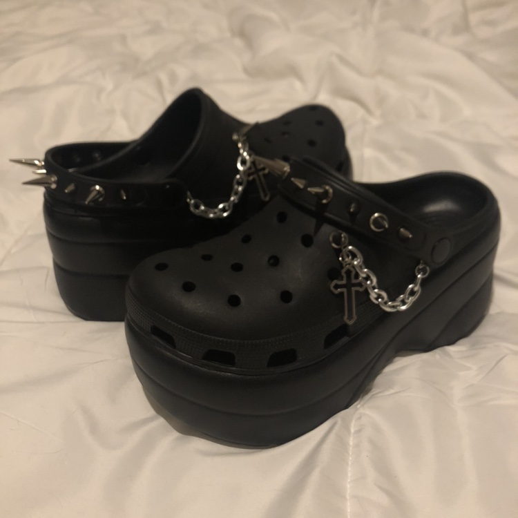 Detail Emo Crocs Nomer 48