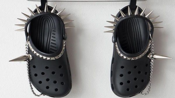 Detail Emo Crocs Nomer 7
