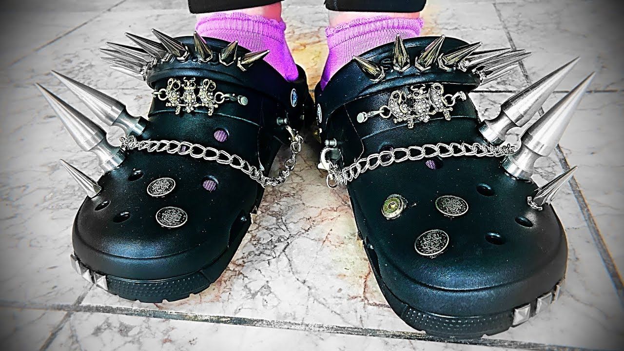Detail Emo Crocs Nomer 8