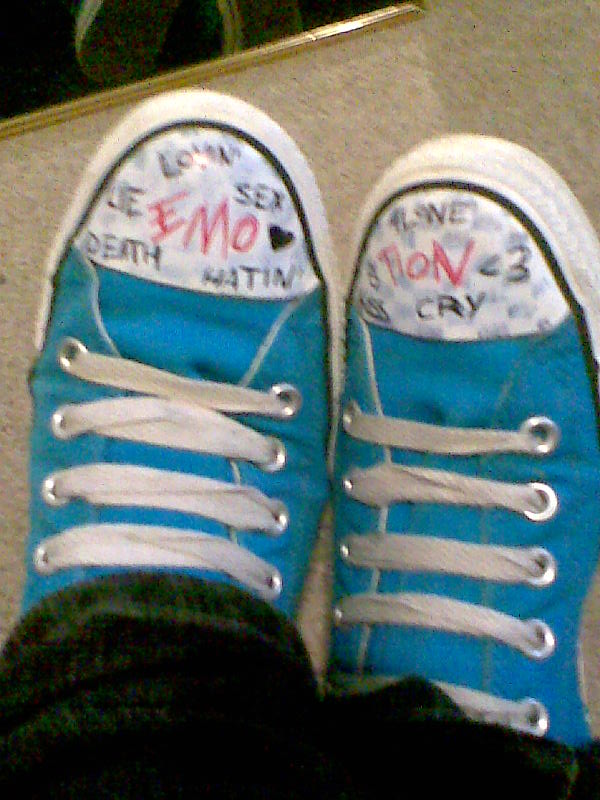 Detail Emo Drawings On Converse Nomer 14