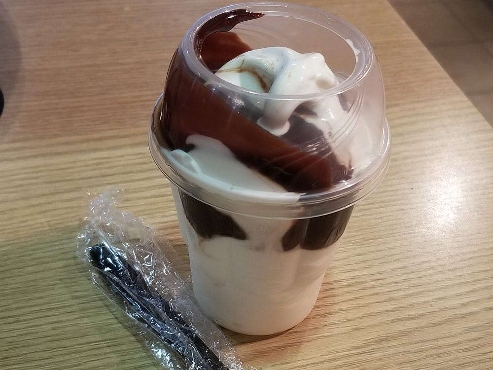 Detail Es Krim Sundae Mcd Nomer 21