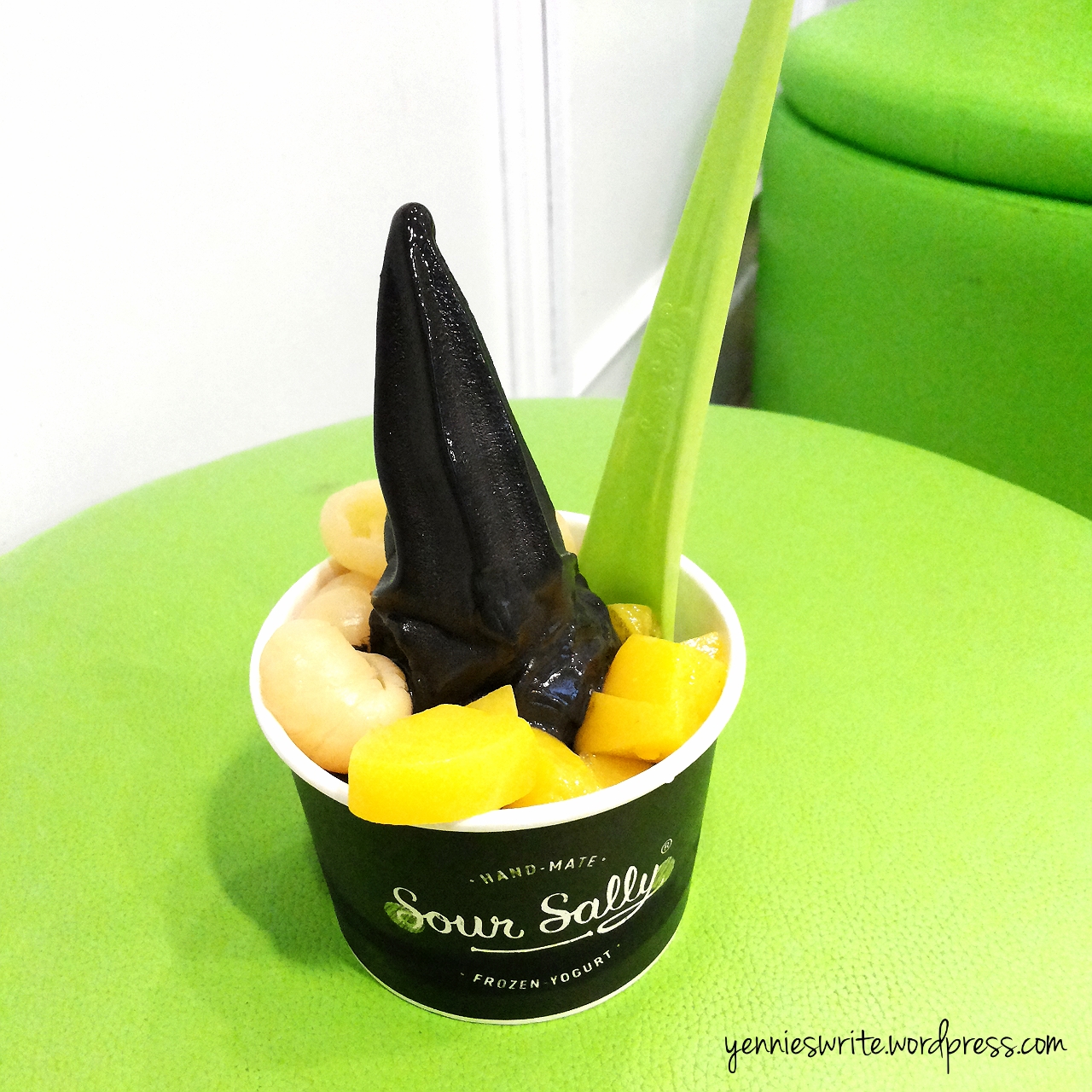 Detail Es Krim Yogurt Hitam Nomer 8