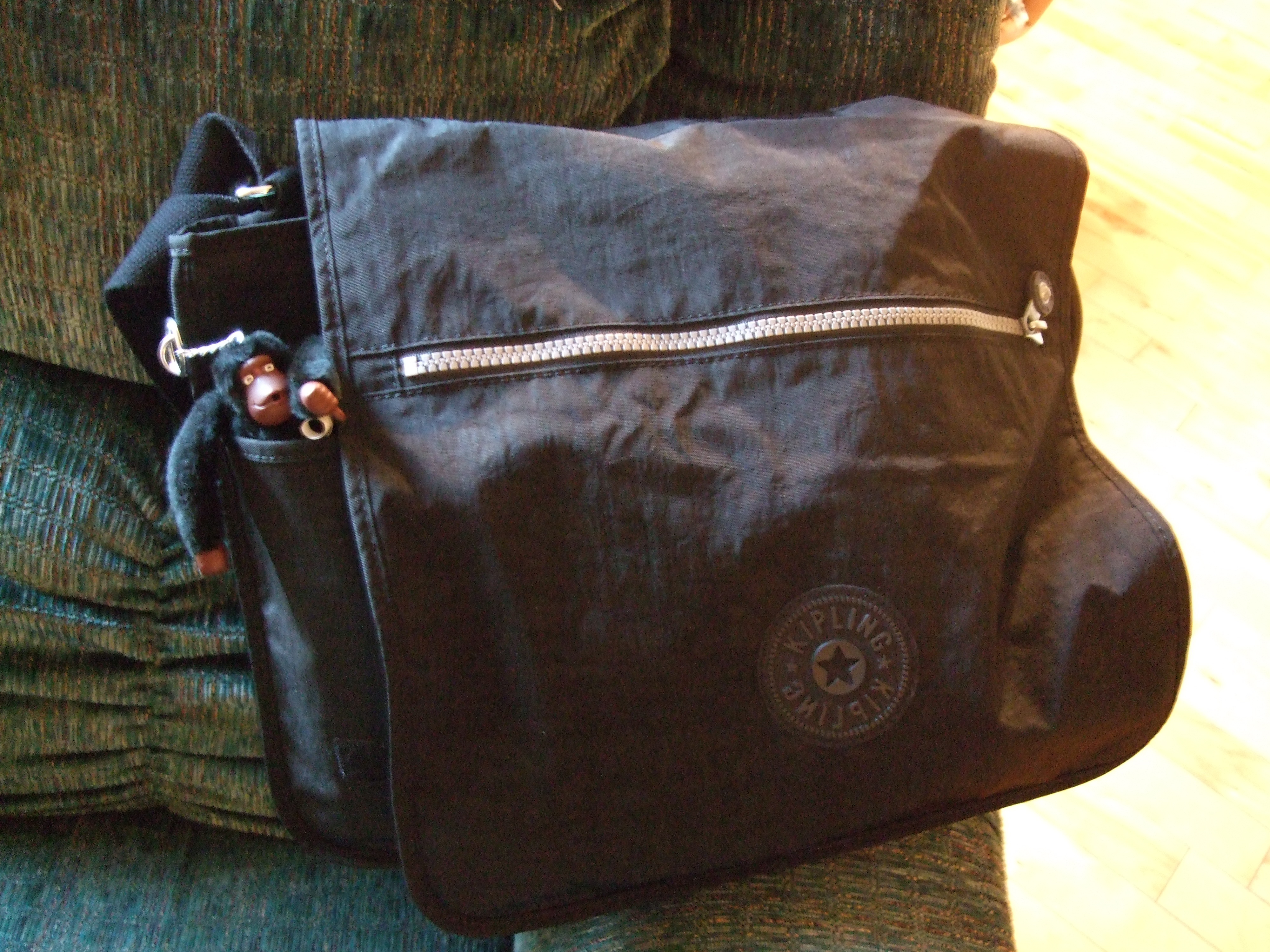 Detail Backpack With Gorilla Keychain Nomer 34