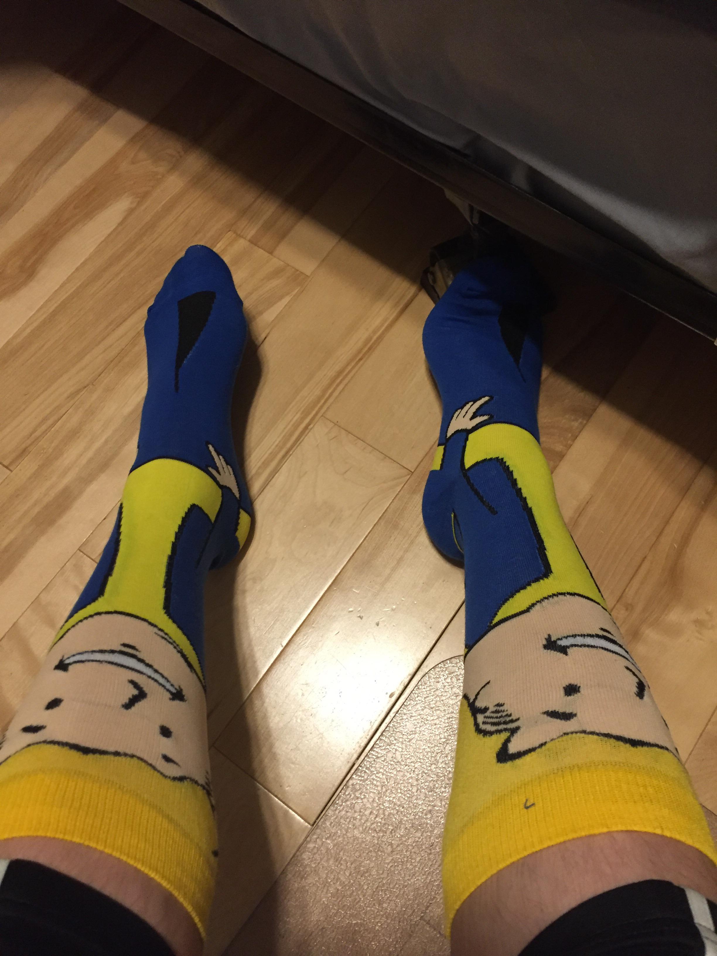 Detail Fallout 4 Vault Boy Socks Nomer 45