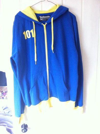 Detail Fallout Vault 101 Hoodie Nomer 43