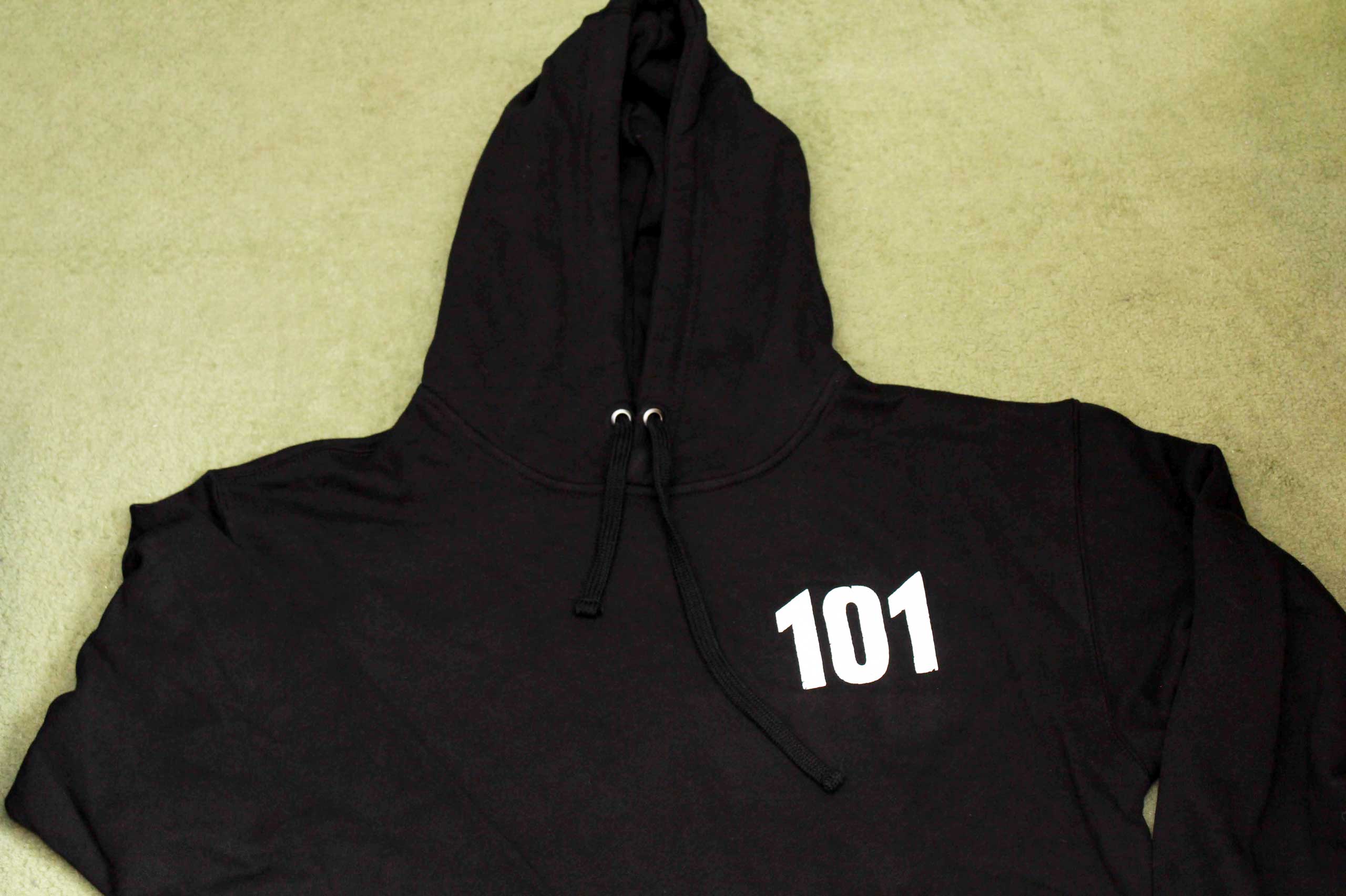 Detail Fallout Vault 101 Hoodie Nomer 55