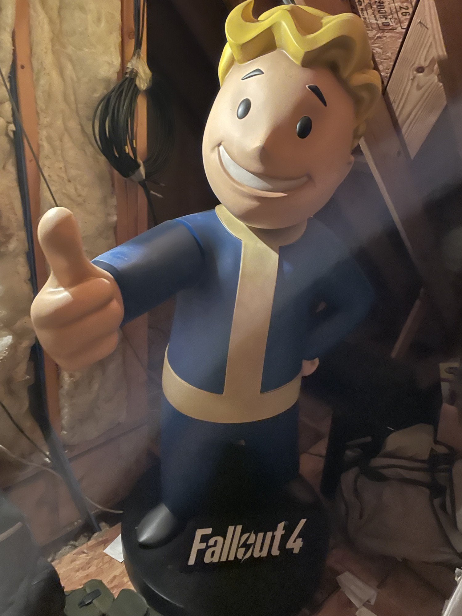 Detail Fallout Vault Boy Statue Nomer 52