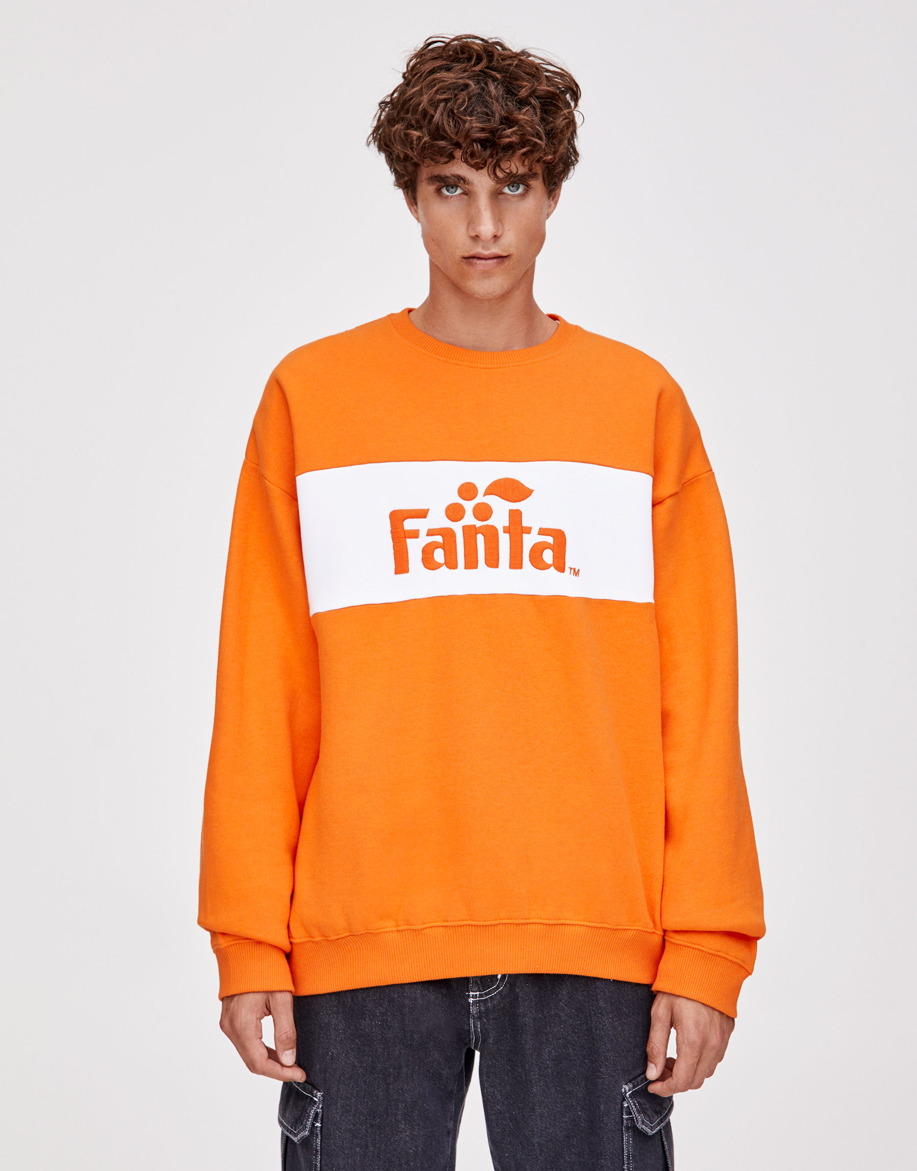 Detail Fanta Sweater Nomer 46