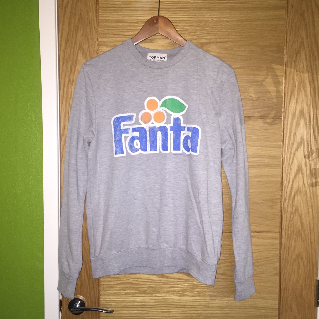 Detail Fanta Sweater Nomer 51