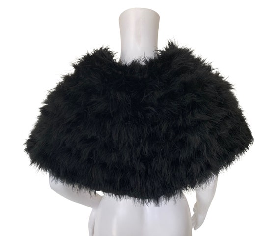 Detail Feather Cloak Nomer 24