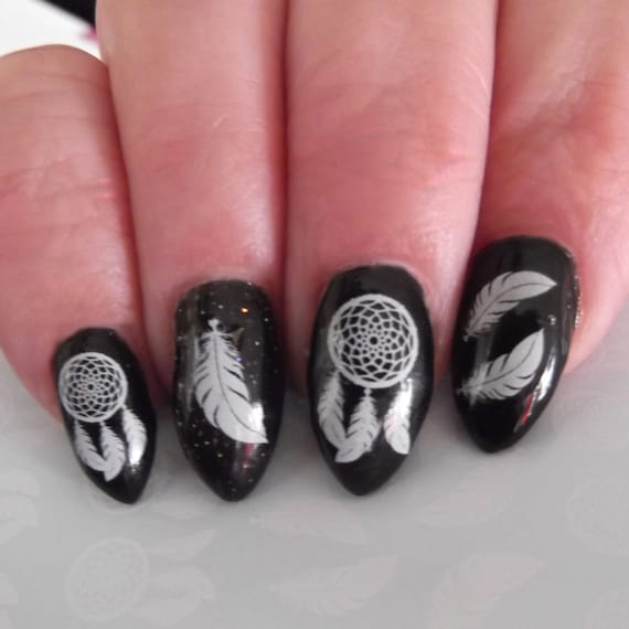 Detail Feather Dream Catcher Nail Art Nomer 6