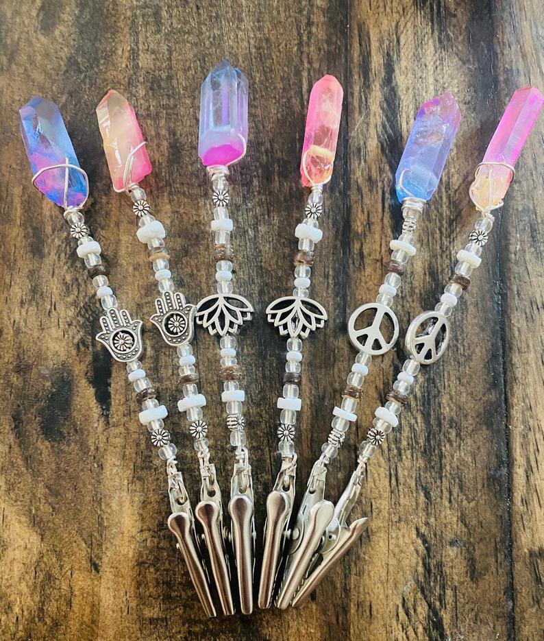 Detail Feather Roach Clip Nomer 21