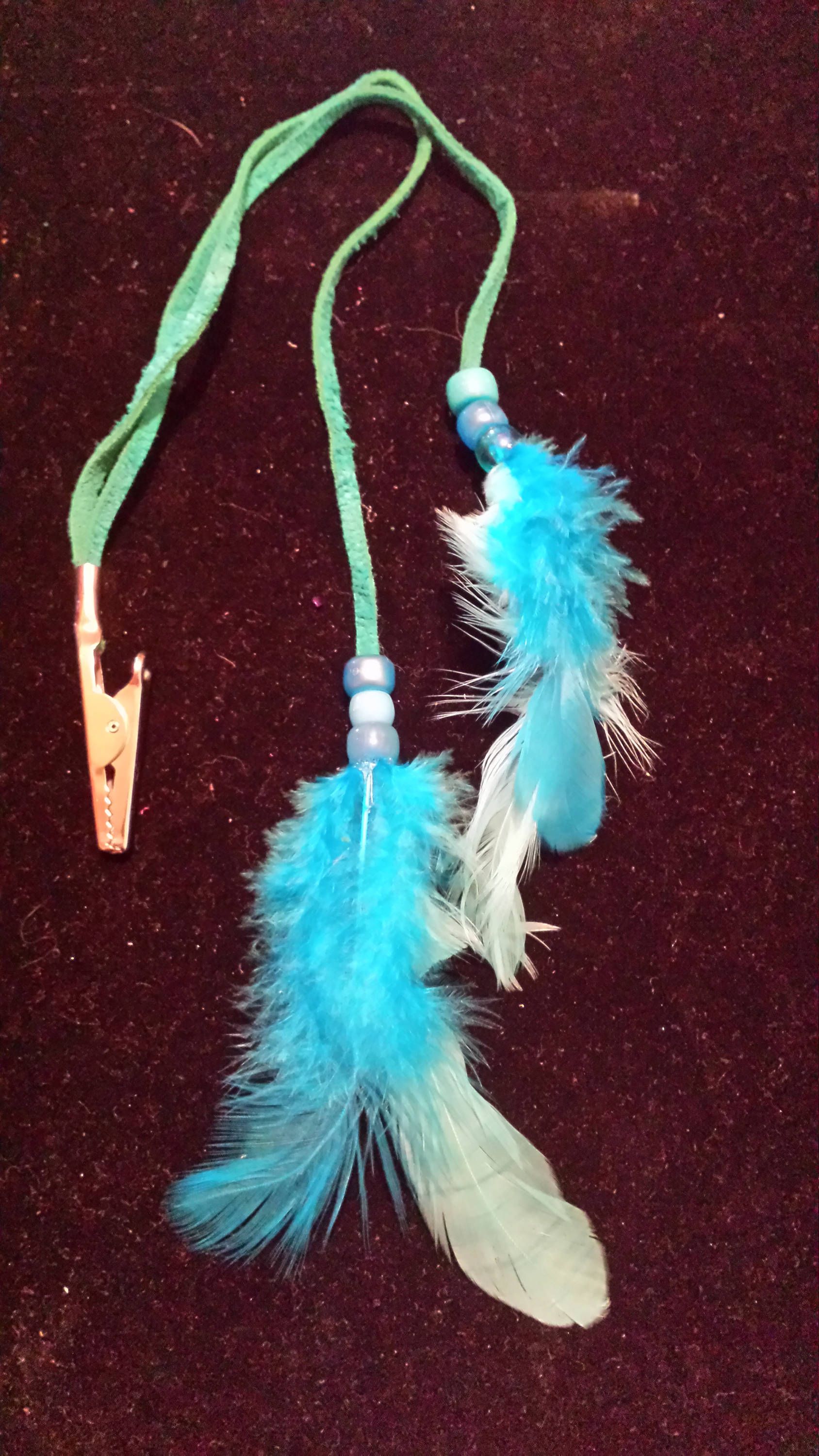 Detail Feather Roach Clip Nomer 3