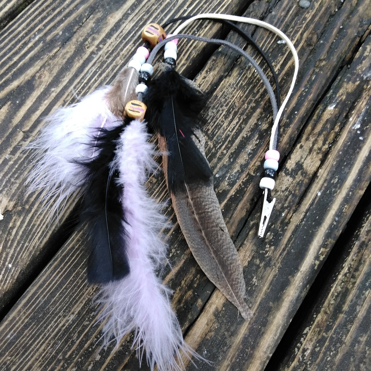 Detail Feather Roach Clips Nomer 16