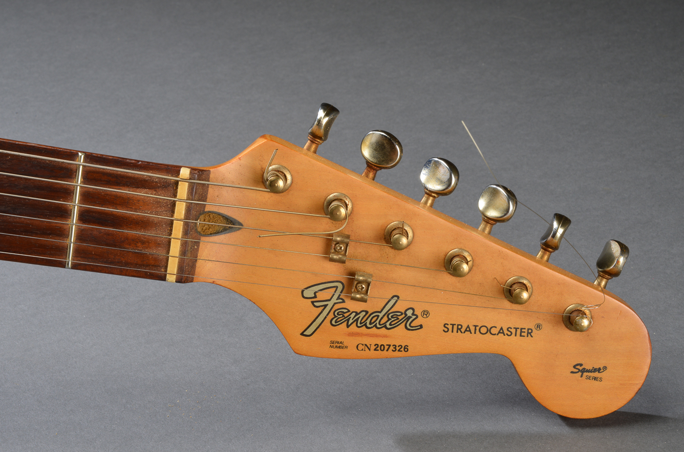 Detail Fender Squier Series Nomer 8