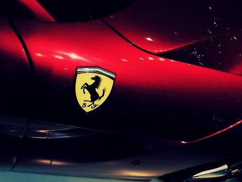 Detail Ferrari Logo Wallpaper Nomer 46