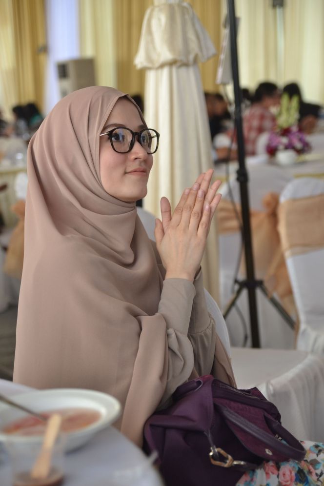 Detail Fhoto Wanita Berhijab Syar I Nomer 7