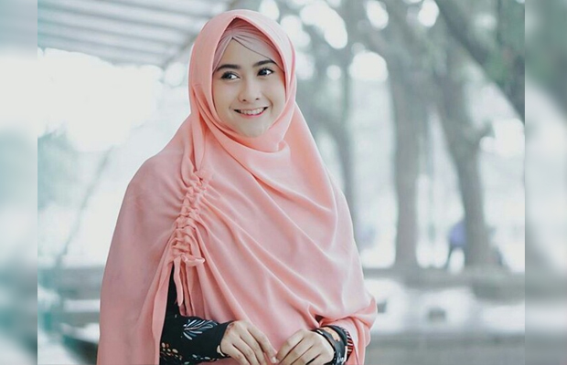 Detail Fhoto Wanita Berhijab Syar I Nomer 3