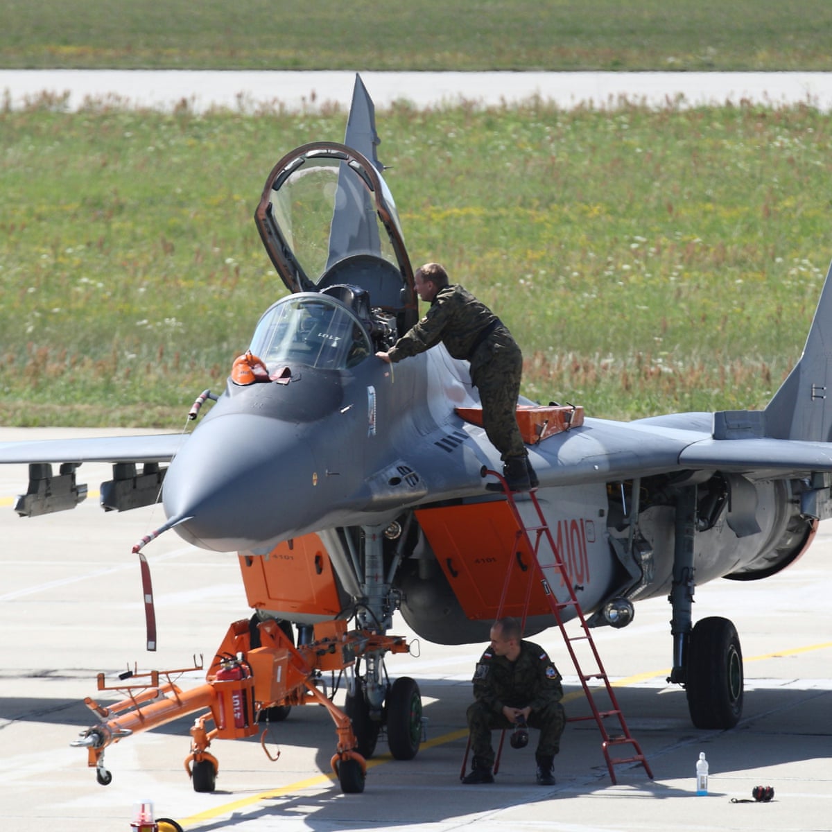 Detail Fighter Plane Image Nomer 22