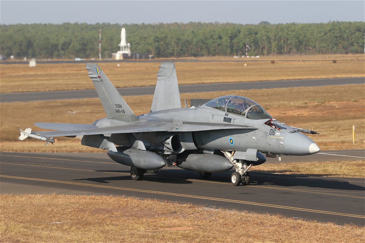 Detail Fighter Plane Image Nomer 43