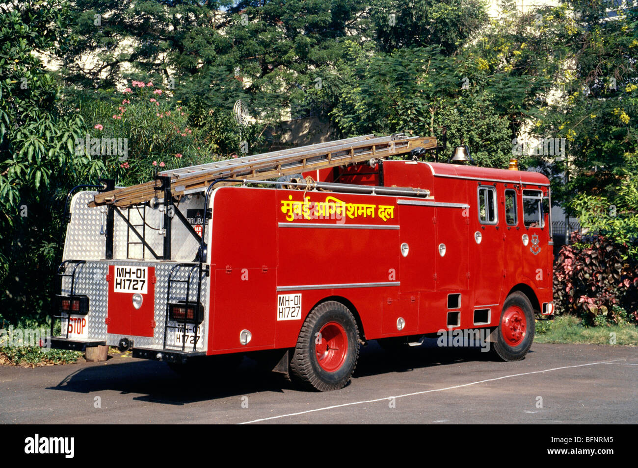 Detail Fire Engine Image Nomer 21