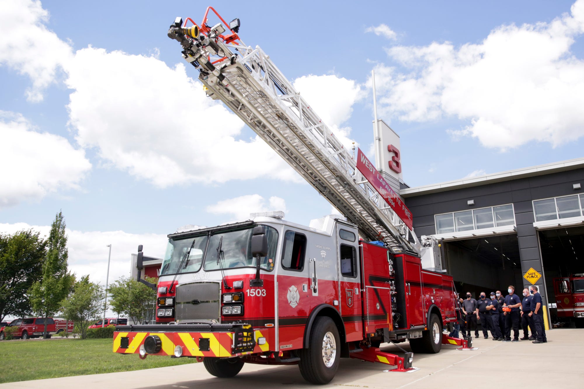 Detail Fire Engine Image Nomer 49