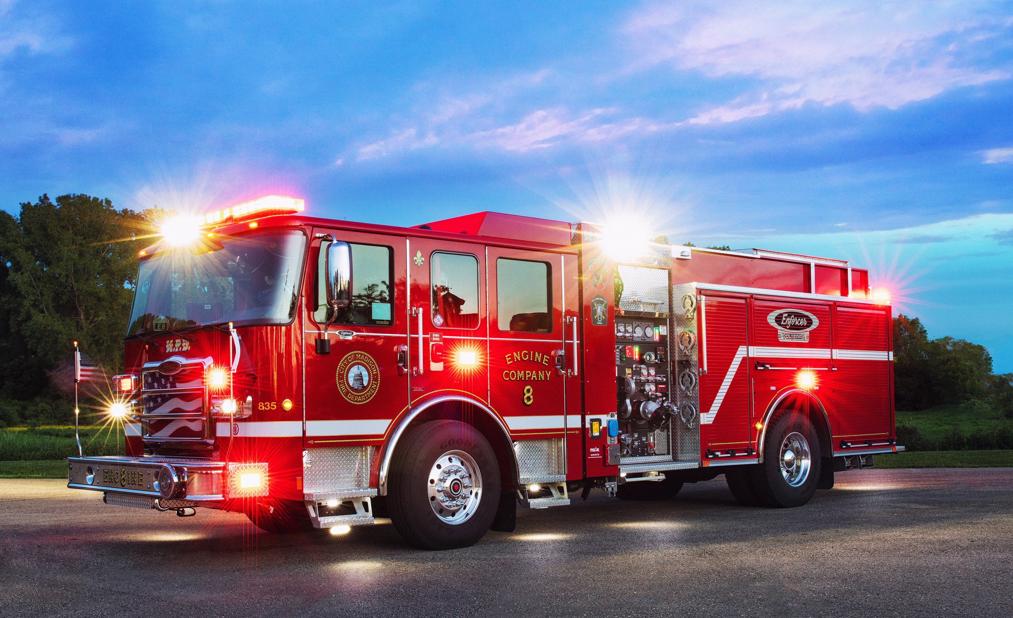 Detail Fire Engine Image Nomer 6