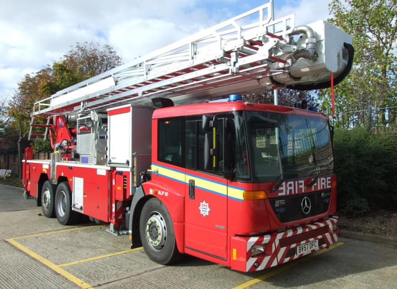Detail Fire Engine Image Nomer 8