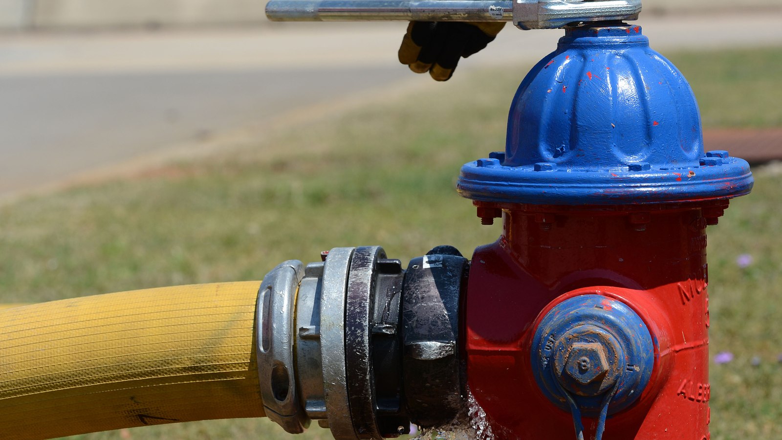 Detail Fire Hydrant Image Nomer 12