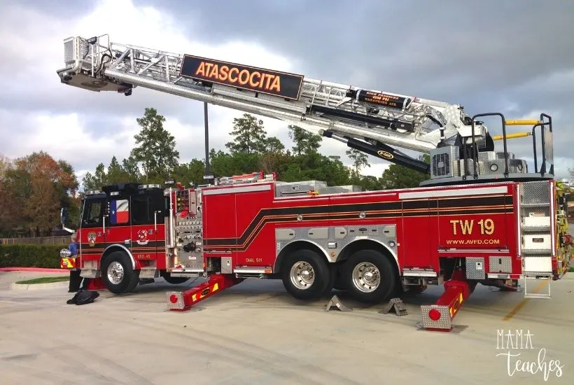 Detail Fire Trucks Images Nomer 16