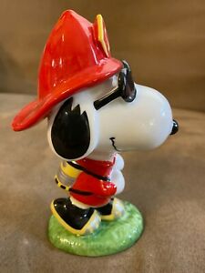 Detail Firefighter Snoopy Nomer 23