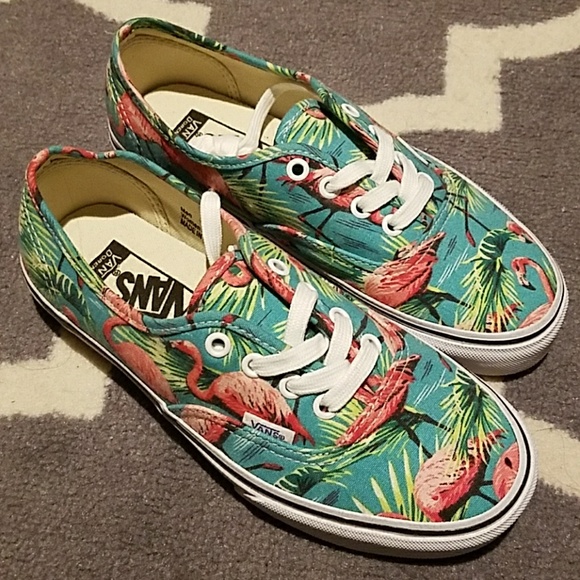 Detail Flamingo Print Vans Nomer 4