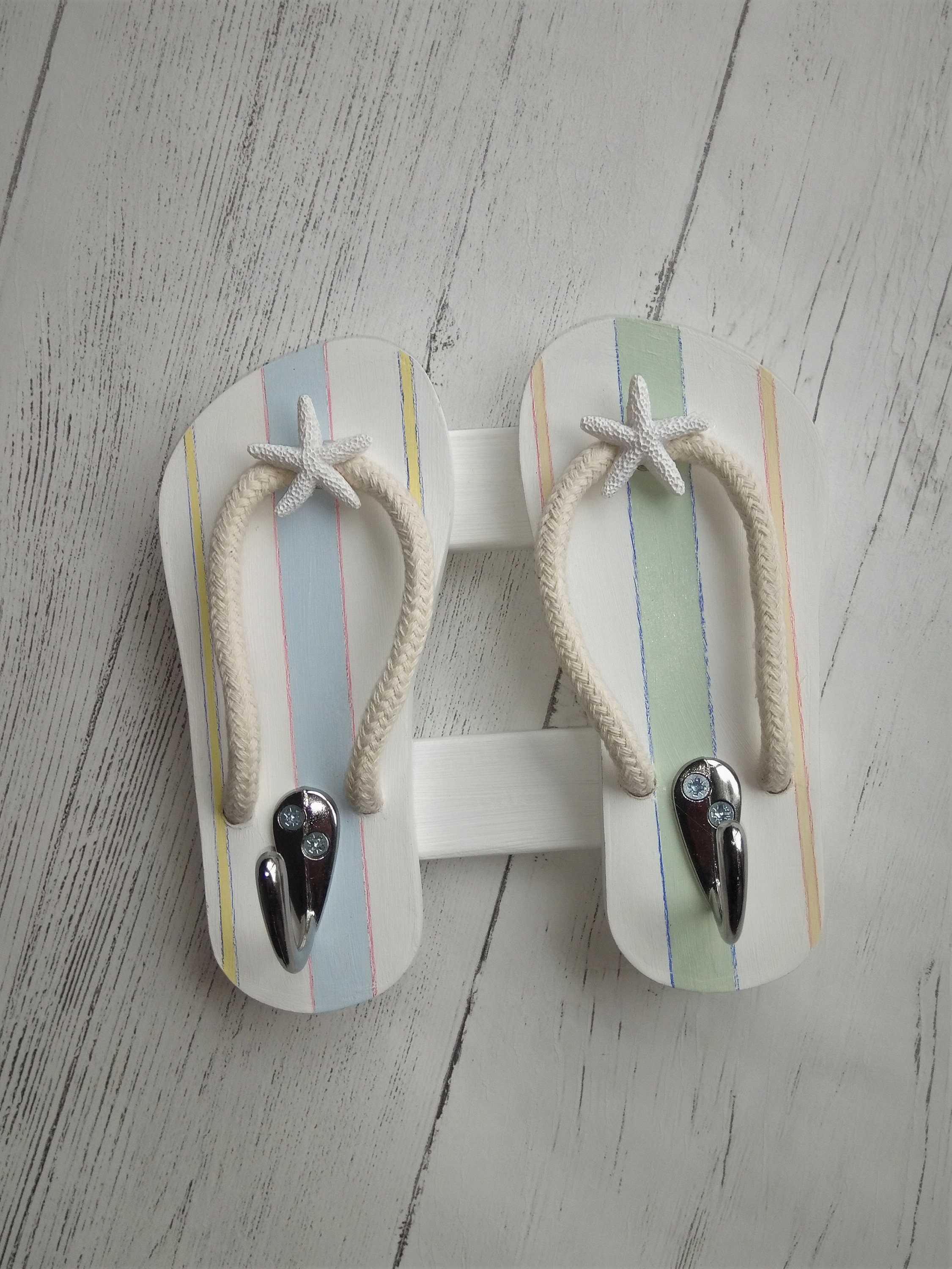 Detail Flip Flops With Fish Hook Logo Nomer 32