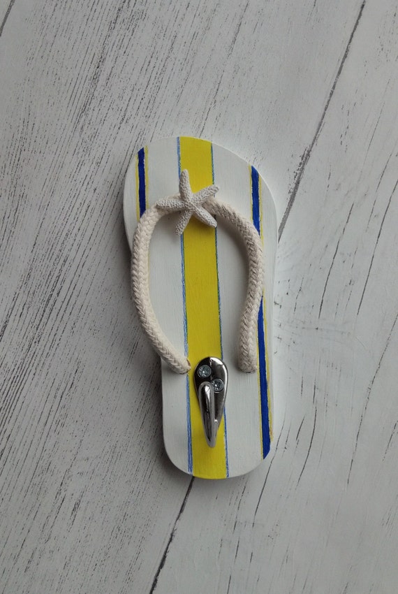Detail Flip Flops With Fish Hook Logo Nomer 45
