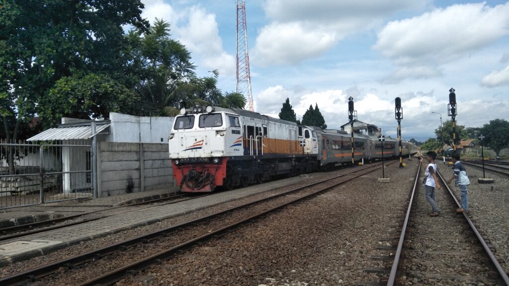 Detail Bahasa Inggrisnya Kereta Api Nomer 28