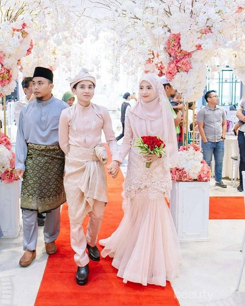 Detail Baju Akad Nikah Muslimah Simple Nomer 20