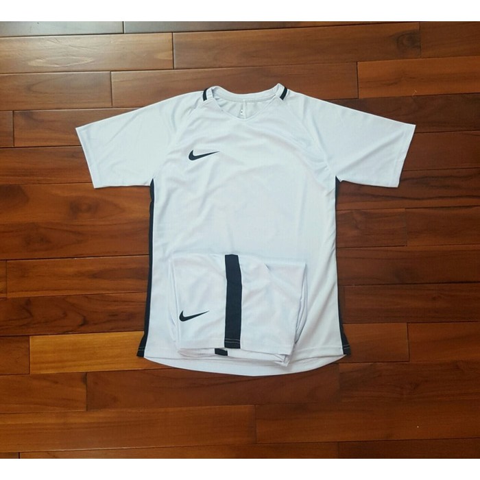 Detail Baju Bola Putih Polos Nomer 33