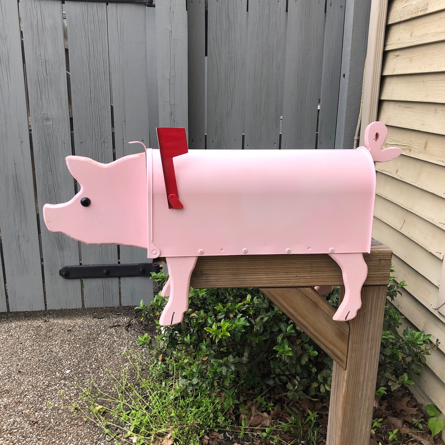 Detail Flying Pig Mailbox Nomer 10