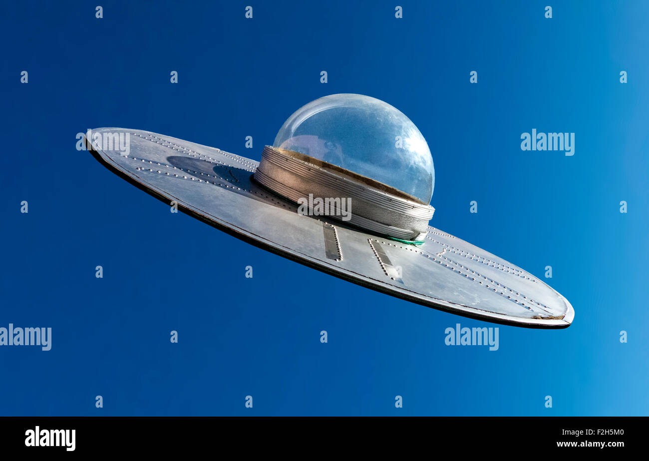 Detail Flying Saucer Wallpaper Nomer 23