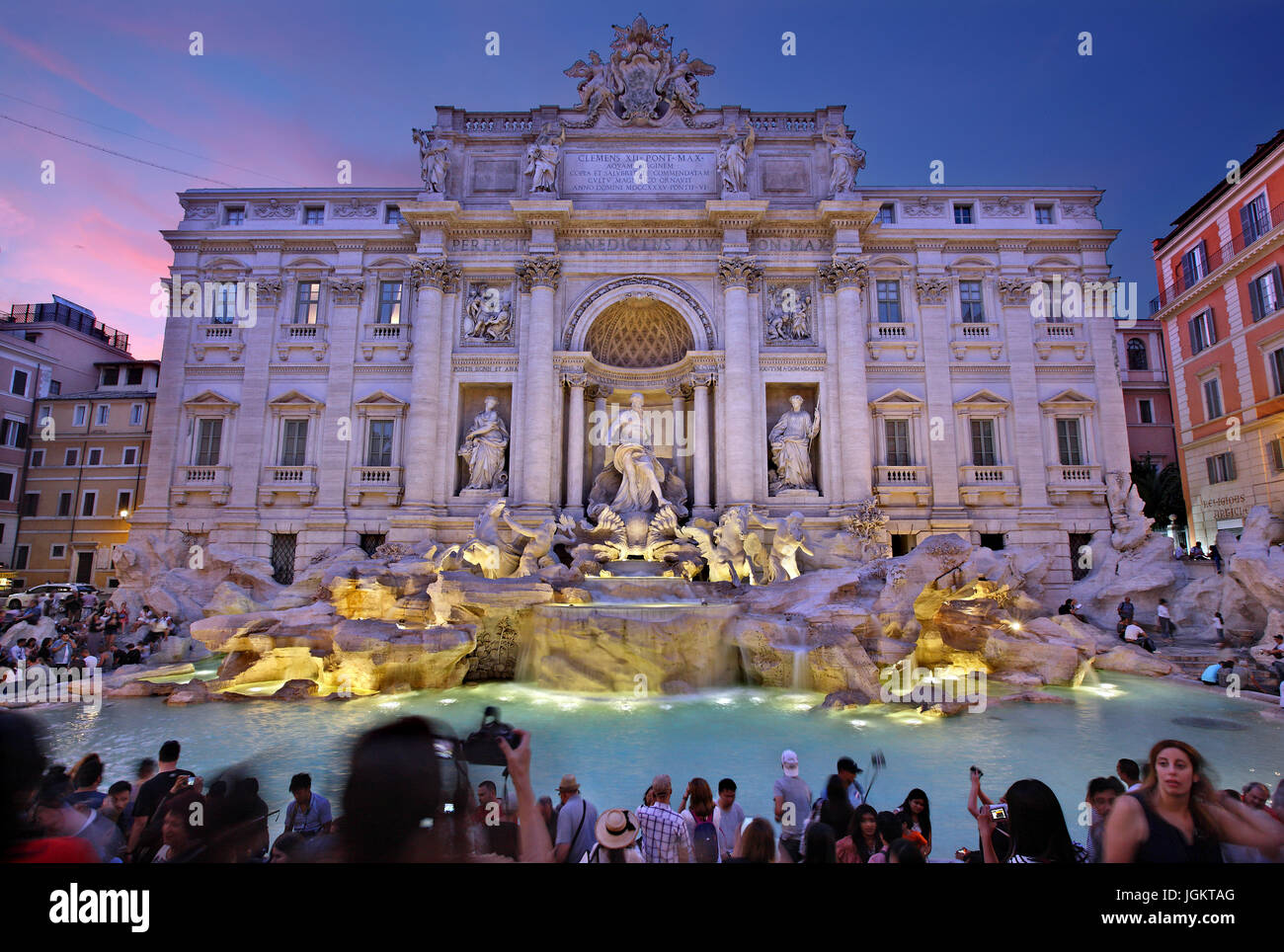 Detail Fontana Di Trevi Nomer 22