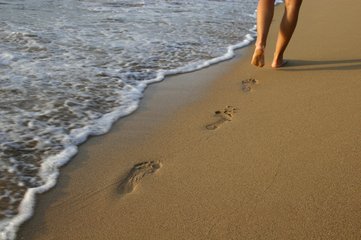 Detail Footprints In The Sand Images Free Nomer 12