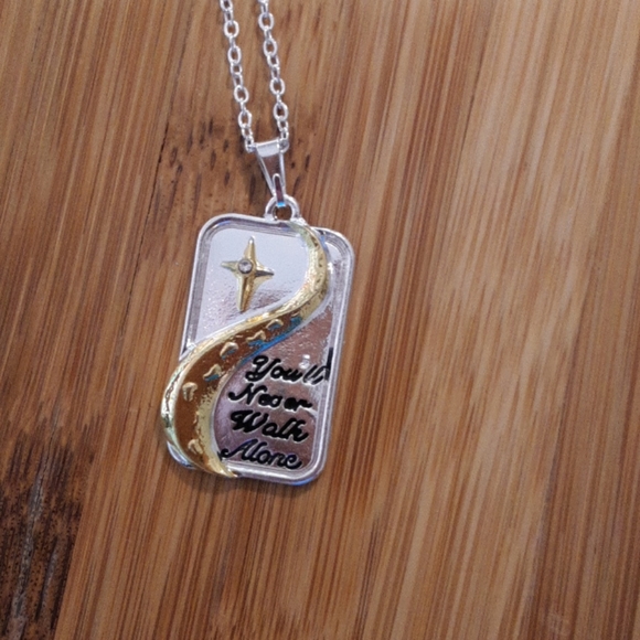 Detail Footprints In The Sand Necklace Nomer 13