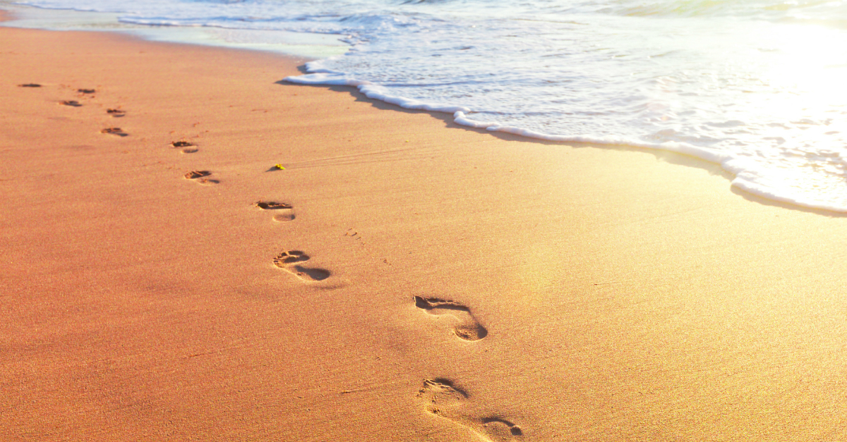 Detail Footprints In The Sand Pics Nomer 2