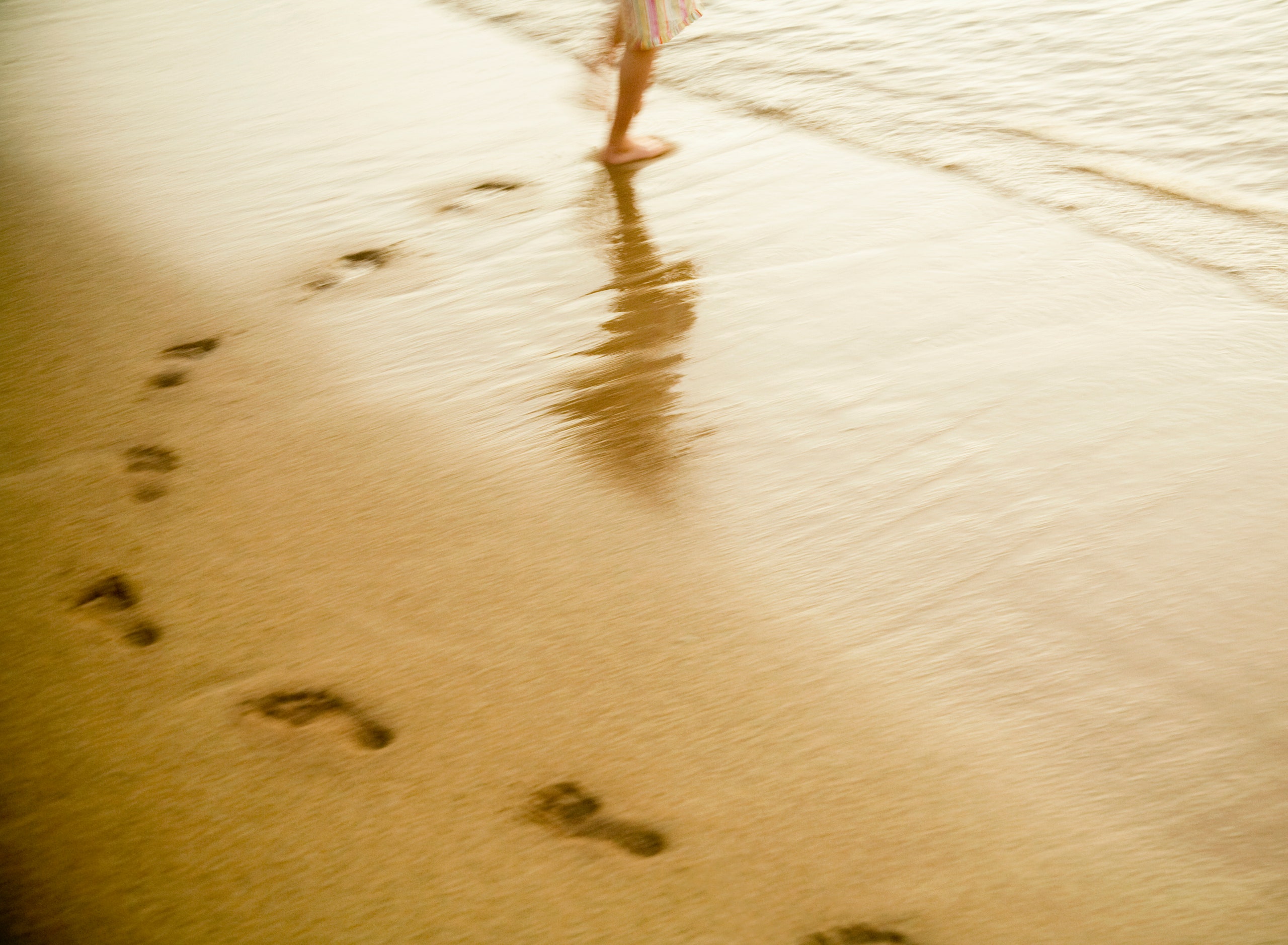 Detail Footprints In The Sand Pics Nomer 41