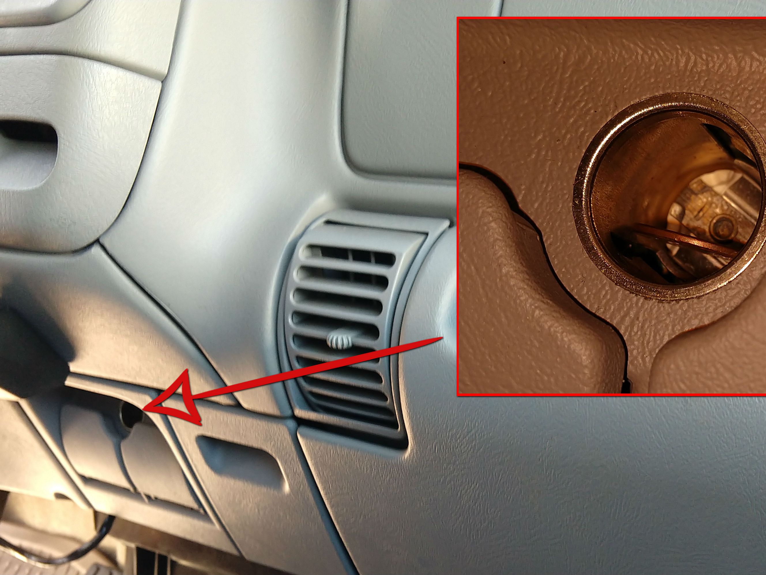 Detail Ford Escape Cigarette Lighter Socket Nomer 38