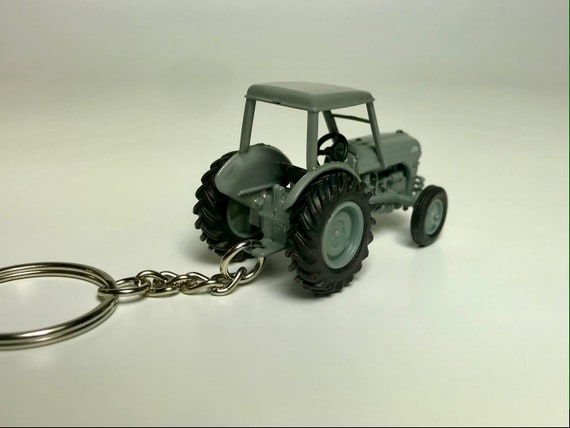 Detail Ford Tractor Keychain Nomer 24