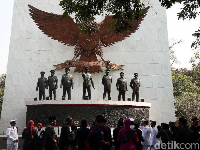 Detail Foto 7 Pahlawan Revolusi Nomer 8