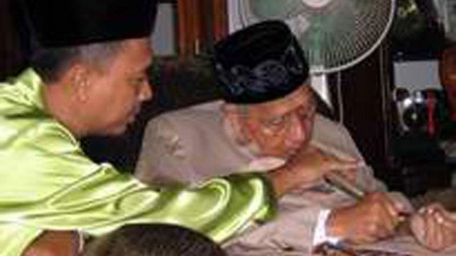 Detail Foto Abah Anom Suryalaya Nomer 43